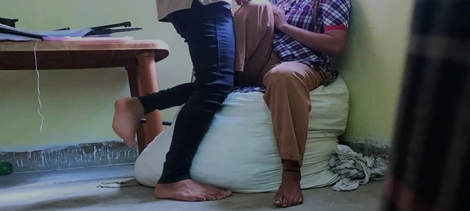 Hintli köylü öğrenci kız ko mağaza odasında ben le jake öğretmen ne choda