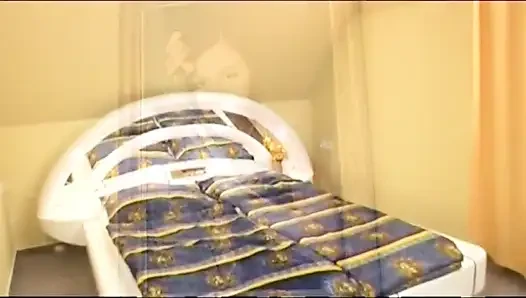 Seksi kıllı amcık yatak odasında sikişiyor... ağzına boşalma