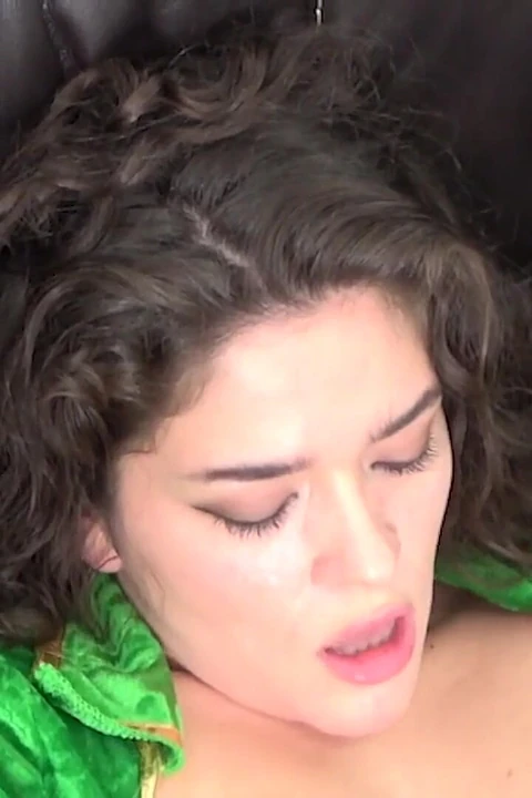 Ведьма-женщина идет на анал и магию сок задницы!