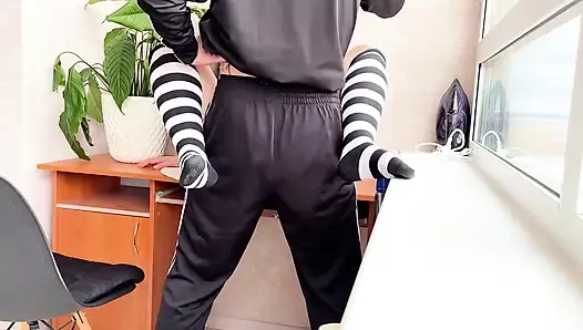Üvey anne çalışması kucağımda yarağımı sikmeme yardım ediyor