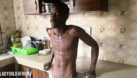 Üvey babam seksi karım mutfakta ve ateşli bir bikini