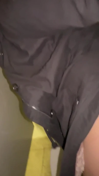 Эмоциональный момент из "Анала в публичном туалете и бурного минета на парковке"