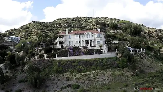 Piyano öğretmeni için rekabet ediyor