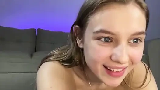 Jucielussie beyaz çoraplı mastürbasyon yapıyor