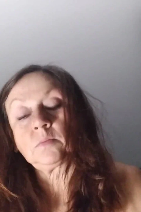 Olgun Sert Model Candi Annie Bakış açısı Çekimi Için Kiralandı