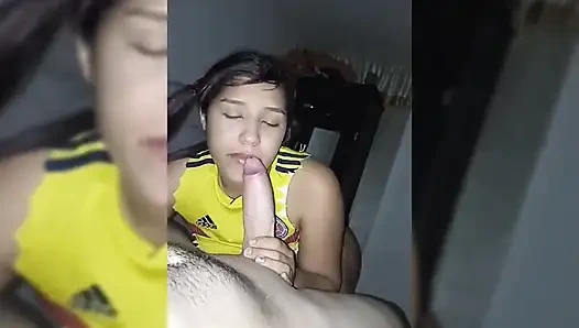 New York Abd'li 18 yaşındaki esmer büyük sarkık memeler üvey erkek kardeşinin büyük yarağını sikiyor bölüm 18