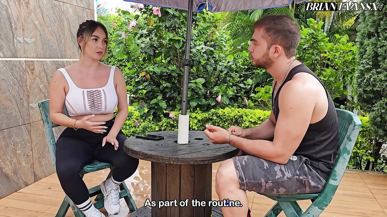 Büyük memeli sarışın öğrenci Tatiana Alvarez fitness eğitmeni Brian Evansx'ı sikiyor