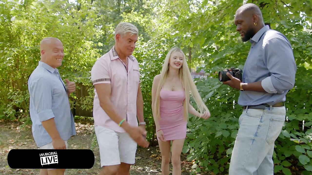 Tık! Şerit! Squirt! Angelica Heaven kamera için korunmasız ve pisleşiyor