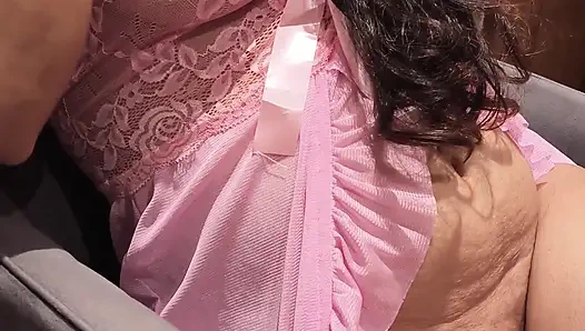 Amcığı ovuyor #4 tıraşlı amcığı temizle