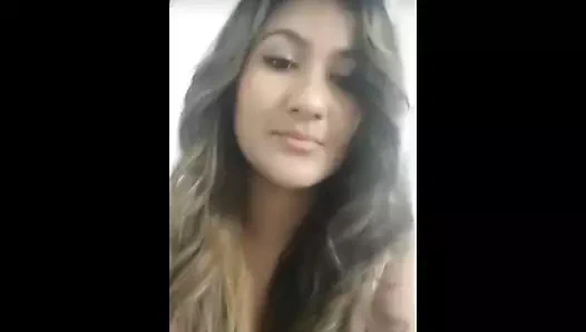 joi live'da Karol gösterisi