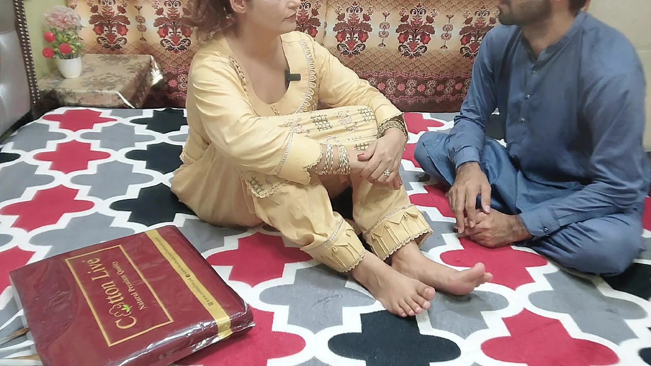 भारतीय देसी पत्नी को पता चला कि उसका पति उसे धोखा दे रहा है अब उसने अपने पति के दोस्त द्वारा चुदाई की स्पष्ट हिंदी ऑडियो