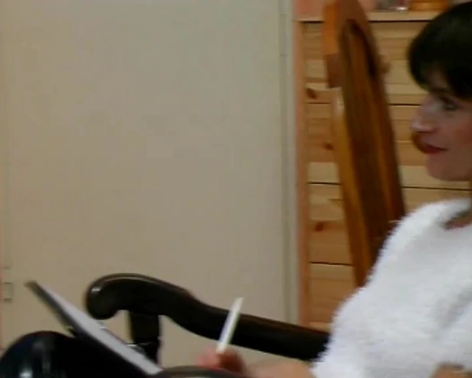 Fransa'dan harika bir esmer bayan göt deliğine uzun bir yarak istiyor