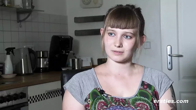 Ersties - Berlinli Maria ile küvette ateşli orgazm