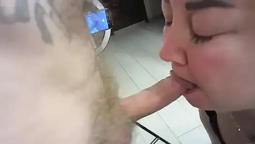 Sulu kayınvalide yarağımı emiyor