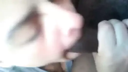 Beyaz yiyor bir şişman çük