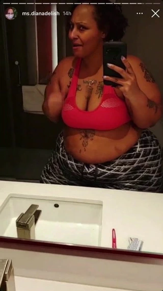 Büyük iri güzel kadın göbek