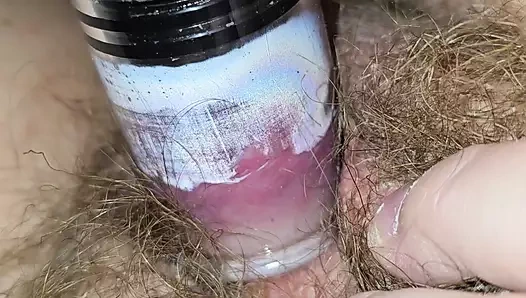 Klitoris pompalıyor büyük dildo fahişe amcığım için orgazm oluyor