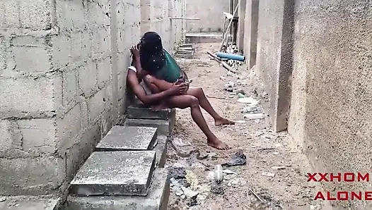 Büyük doğal memeler her yerde sikişiyor