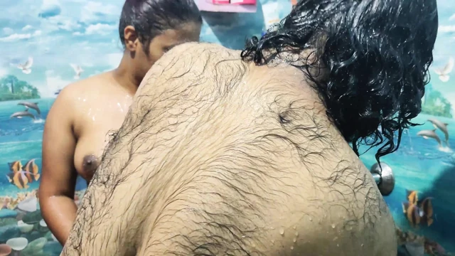 Ateşli çift banyoda banyo romantizmi