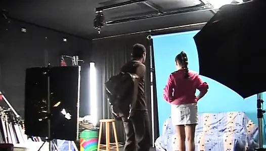 Fotoğraf çekiminde orta yaşlı seksi kadın kaltak gibi sikiliyor