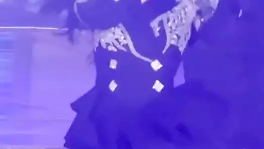 Jennie ve kalçaları bu yıl bir kez daha çarpıyor