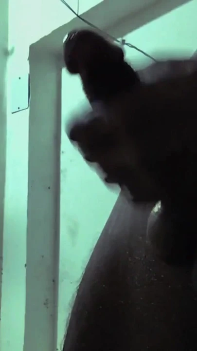 Desi ladke ne hila hila kar maal nikala | Clip 1