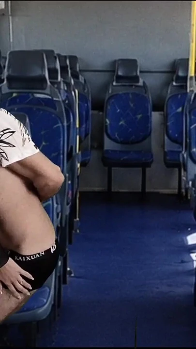 Student wordt dijt in de bus! | Clip 2