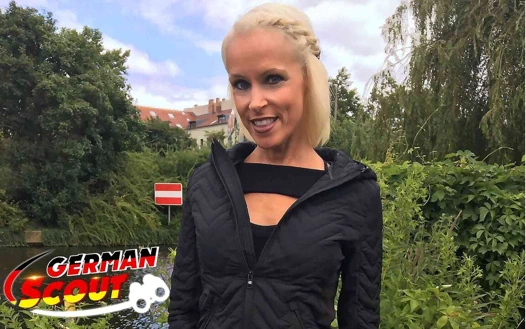 Alman izci - zinde Alman olgun Sophie Logan pikap ve sert sikiş