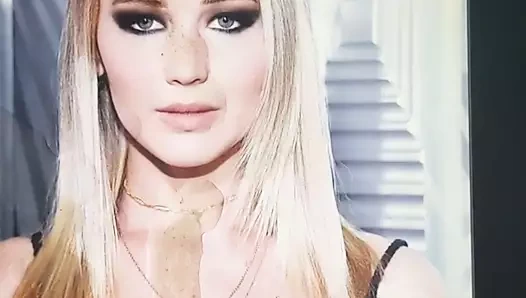 Jennifer Lawrence boşalıyor