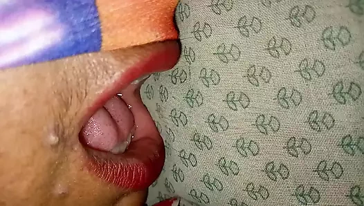 Padosi yenge ko rat me jor jor evde seks Hintçe ses.