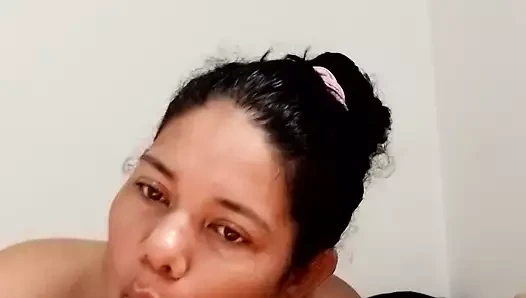 Evli kadın gırtlağına kadar alıyor