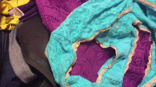 Twin'in lacey iç çamaşırlarına boşalmak