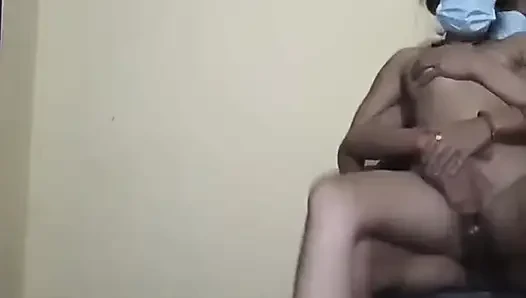 Hintli genç kız sevgilisi tarafından sikiliyor 3