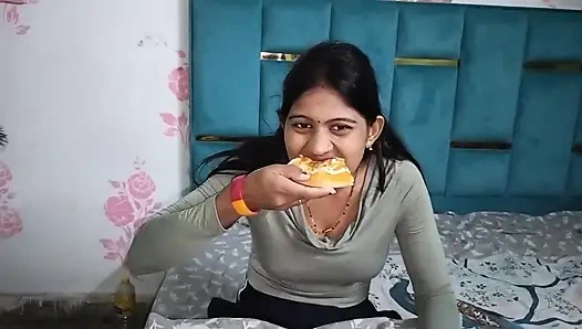 Hintli en iyi üçlü seks! Hizmetçi ve üvey kızıyla sikişiyor