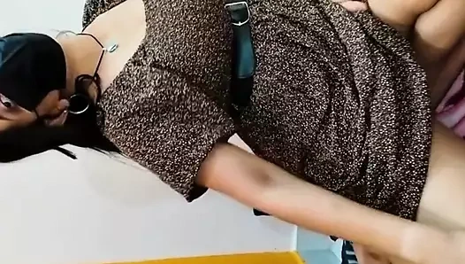 Hintli üniversiteli kız yurtta