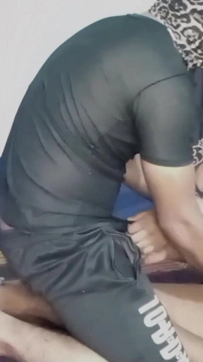 Kayınbiraderi gerçek desi kız sakso çekmeyi seviyor bangla sesli gerçek seks videosu sikişme videomun tadını çıkarıyor | Klip 1