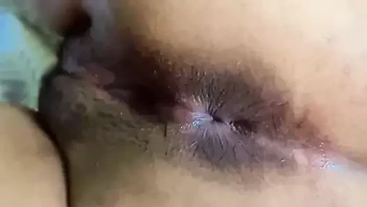 Hintli iri güzel kız arkadaşının büyük götü boşalana kadar sikiliyor