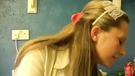 Ev bekçisi bir adamla tanışıyor