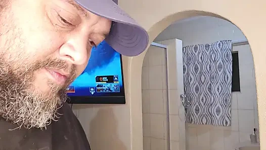 Sevimli kızıl saçlı büyük yaşlı adamın yarağıyla amını genişletiyor