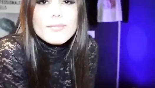 Sıcak porno perde arkasında bir adam darbeler