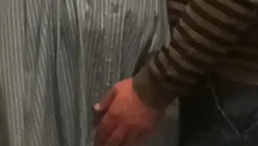 Rundom sürtük hatun yaşlı adamdan parmaklanıyor