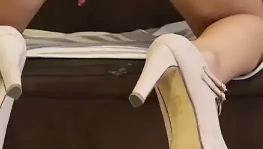 Ja solo akcija...büyük yapay penis içinde benim kedi