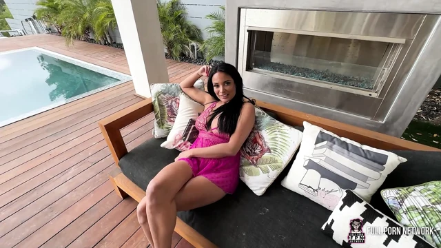 Anissa Kate binme becerileri üvey oğluna ayakla muamele tabusu gösteriyor