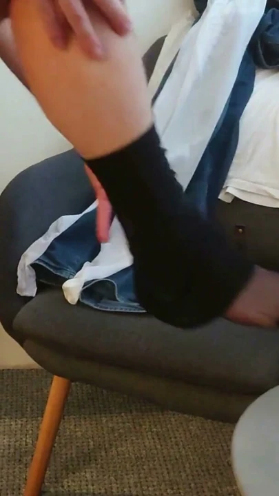 Crossdresser tarafından naylon çoraplı baştan çıkarma | Bölüm 2