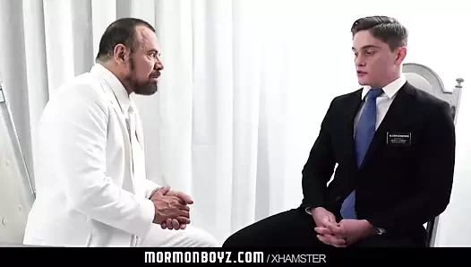 Yakışıklı misyoner sporcu baba rahip tarafından dokundu alır