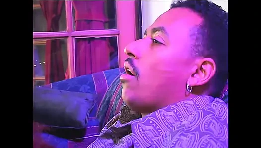 Bütün gece sert sikişiyor