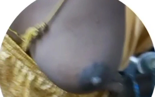 Hintli tamil ev hanımının canlı mutfak meme gösterisi: şeker baba çağrısı, gavat filmleri! Indianhotwifex