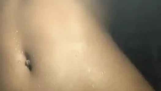 Zenci tanrıça ısıyı seksi titreşimler kıvrıyor ve twerk büyüsü yapıyor