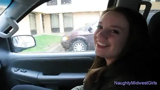 Keelie - Katolik üniversiteli kız ilk porno