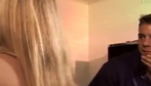 Kocası seksi karısını paylaşıyor